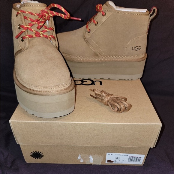Platform UGG size 8. Only worn twice, unfortunately too big. Sold out online. - Picture 1 of 1